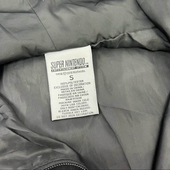 Super Nintendo Entertainment System Small Black Red Long Sleeve Pullover Hoodie - Picture 6 of 7